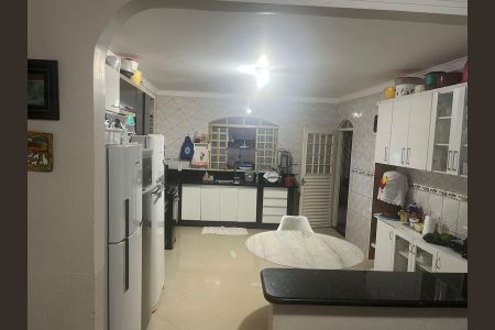 Casa de condomínio à venda com 300m², 4 quartos e 5 vagas Casa de condomínio à venda com 300m², 4 quartos e 5 vagasCozinha