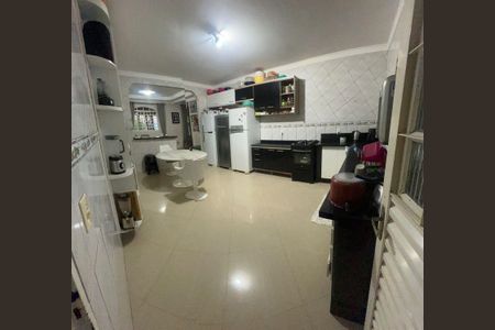 Casa de condomínio à venda com 300m², 4 quartos e 5 vagas Casa de condomínio à venda com 300m², 4 quartos e 5 vagasCozinha