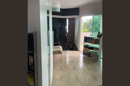 Casa de condomínio à venda com 300m², 4 quartos e 5 vagas Casa de condomínio à venda com 300m², 4 quartos e 5 vagasQuarto