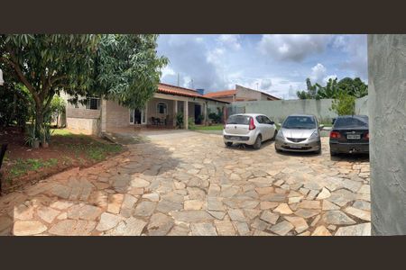 Casa de condomínio à venda com 300m², 4 quartos e 5 vagas Casa de condomínio à venda com 300m², 4 quartos e 5 vagasÁrea Externa
