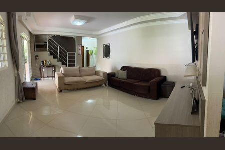 Casa de condomínio à venda com 300m², 4 quartos e 5 vagas Casa de condomínio à venda com 300m², 4 quartos e 5 vagasSala