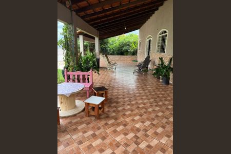 Casa de condomínio à venda com 300m², 4 quartos e 5 vagas Casa de condomínio à venda com 300m², 4 quartos e 5 vagasVaranda