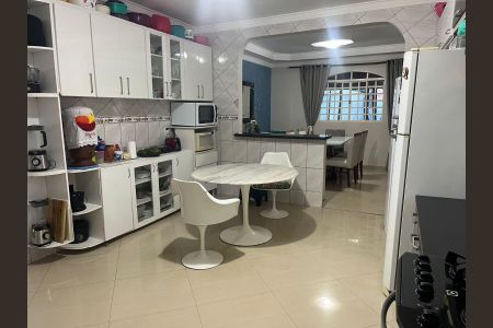 Casa de condomínio à venda com 300m², 4 quartos e 5 vagas Casa de condomínio à venda com 300m², 4 quartos e 5 vagasCozinha