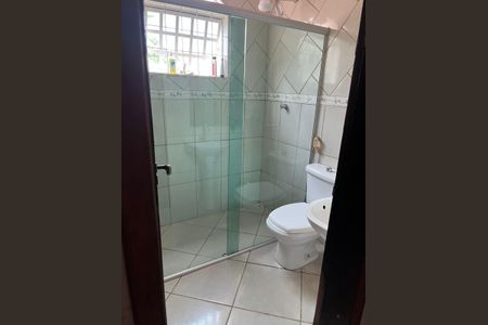 Banheiro de casa de condomínio à venda com 4 quartos, 300m² em Setor Habitacional Arniqueira, Brasília