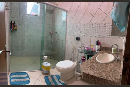 Casa de condomínio à venda com 300m², 4 quartos e 5 vagas Casa de condomínio à venda com 300m², 4 quartos e 5 vagasBanheiro