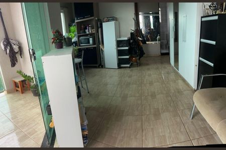 Casa de condomínio à venda com 300m², 4 quartos e 5 vagas Casa de condomínio à venda com 300m², 4 quartos e 5 vagasQuarto