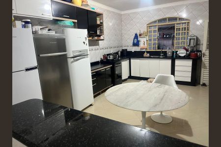 Casa de condomínio à venda com 300m², 4 quartos e 5 vagas Casa de condomínio à venda com 300m², 4 quartos e 5 vagasCozinha