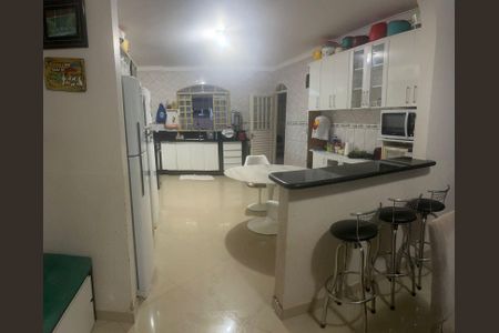 Casa de condomínio à venda com 300m², 4 quartos e 5 vagas Casa de condomínio à venda com 300m², 4 quartos e 5 vagasCozinha