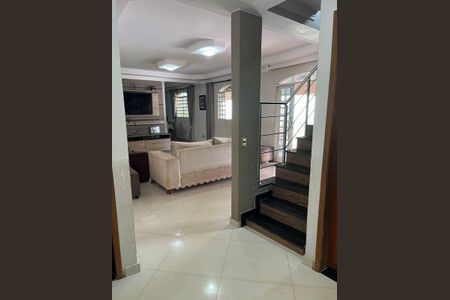Casa de condomínio à venda com 300m², 4 quartos e 5 vagas Casa de condomínio à venda com 300m², 4 quartos e 5 vagasSala