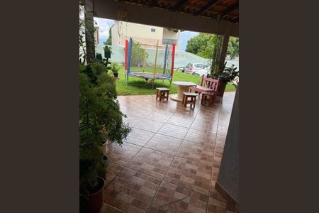 Casa de condomínio à venda com 300m², 4 quartos e 5 vagas Casa de condomínio à venda com 300m², 4 quartos e 5 vagasVaranda