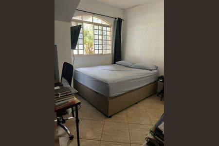 Casa de condomínio à venda com 300m², 4 quartos e 5 vagas Casa de condomínio à venda com 300m², 4 quartos e 5 vagasQuarto