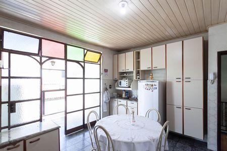 Casa à venda com 300m², 5 quartos e 4 vagas Casa à venda com 300m², 5 quartos e 4 vagasCozinha 2