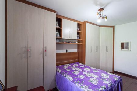 Casa à venda com 300m², 5 quartos e 4 vagas Casa à venda com 300m², 5 quartos e 4 vagasSuíte
