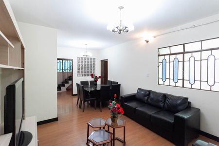 Casa à venda com 300m², 5 quartos e 4 vagas Casa à venda com 300m², 5 quartos e 4 vagasSala 2