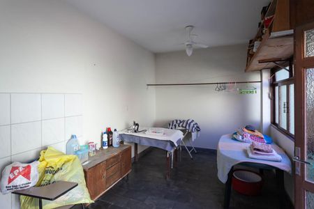 Casa à venda com 300m², 5 quartos e 4 vagas Casa à venda com 300m², 5 quartos e 4 vagasLavanderia