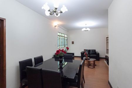 Casa à venda com 300m², 5 quartos e 4 vagas Casa à venda com 300m², 5 quartos e 4 vagasSala 2