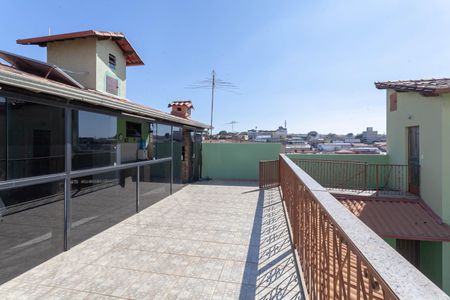 Casa à venda com 300m², 5 quartos e 4 vagas Casa à venda com 300m², 5 quartos e 4 vagasÁrea externa