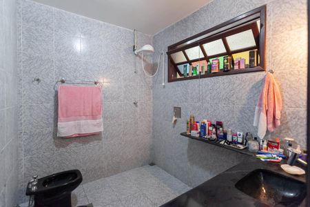 Casa à venda com 300m², 5 quartos e 4 vagas Casa à venda com 300m², 5 quartos e 4 vagasBanheiro da suíte