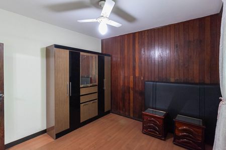 Casa à venda com 300m², 5 quartos e 4 vagas Casa à venda com 300m², 5 quartos e 4 vagasQuarto 3