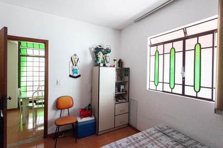 Casa à venda com 300m², 5 quartos e 4 vagas Casa à venda com 300m², 5 quartos e 4 vagasQuarto 4