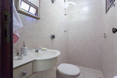 Casa à venda com 300m², 5 quartos e 4 vagas Casa à venda com 300m², 5 quartos e 4 vagasBanheiro social 2