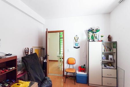 Casa à venda com 300m², 5 quartos e 4 vagas Casa à venda com 300m², 5 quartos e 4 vagasQuarto 4