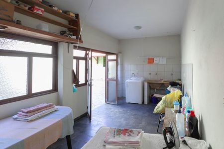 Casa à venda com 300m², 5 quartos e 4 vagas Casa à venda com 300m², 5 quartos e 4 vagasLavanderia