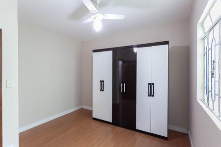 Casa à venda com 300m², 5 quartos e 4 vagas Casa à venda com 300m², 5 quartos e 4 vagasQuarto 2