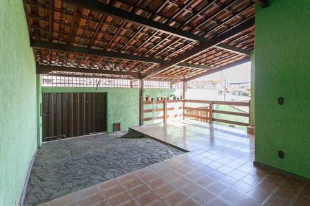 Casa à venda com 300m², 5 quartos e 4 vagas Casa à venda com 300m², 5 quartos e 4 vagasEntrada