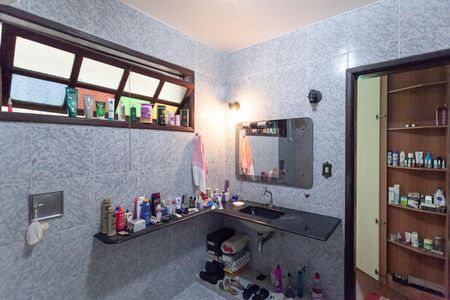 Casa à venda com 300m², 5 quartos e 4 vagas Casa à venda com 300m², 5 quartos e 4 vagasBanheiro da suíte