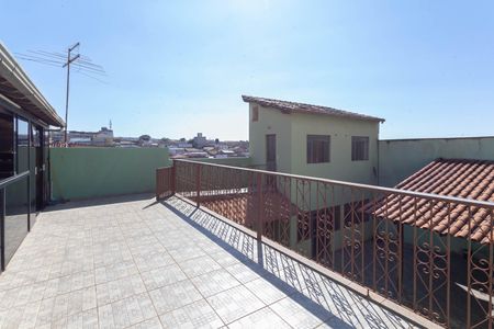 Casa à venda com 300m², 5 quartos e 4 vagas Casa à venda com 300m², 5 quartos e 4 vagasÁrea externa