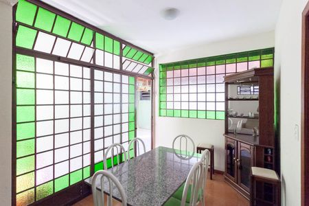 Casa à venda com 300m², 5 quartos e 4 vagas Casa à venda com 300m², 5 quartos e 4 vagasCopa
