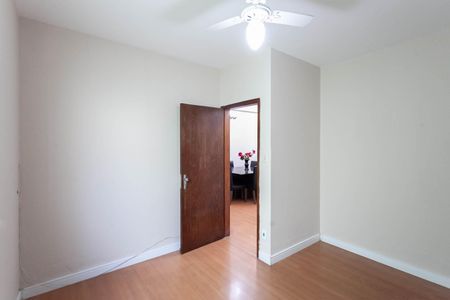 Casa à venda com 300m², 5 quartos e 4 vagas Casa à venda com 300m², 5 quartos e 4 vagasQuarto 2