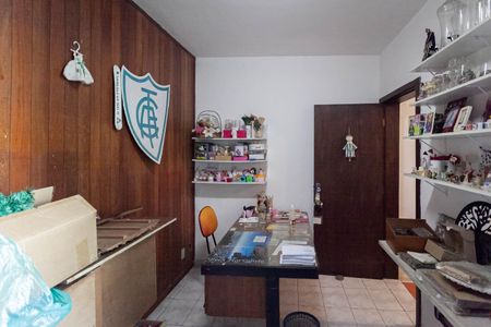 Casa à venda com 300m², 5 quartos e 4 vagas Casa à venda com 300m², 5 quartos e 4 vagasEscritório