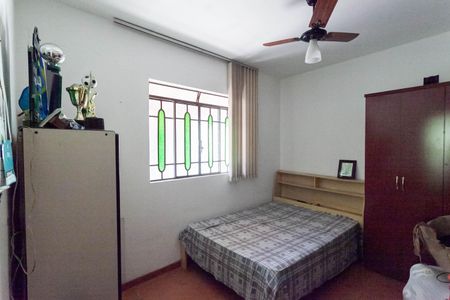 Casa à venda com 300m², 5 quartos e 4 vagas Casa à venda com 300m², 5 quartos e 4 vagasQuarto 4