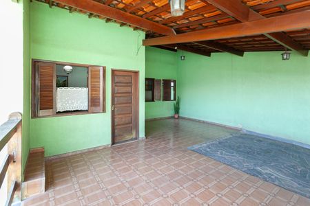 Casa à venda com 300m², 5 quartos e 4 vagas Casa à venda com 300m², 5 quartos e 4 vagasVaranda da Sala