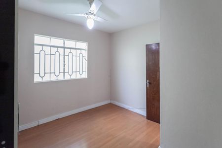 Casa à venda com 300m², 5 quartos e 4 vagas Casa à venda com 300m², 5 quartos e 4 vagasQuarto 2