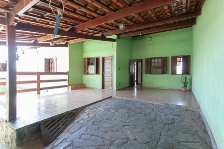 Casa à venda com 300m², 5 quartos e 4 vagas Casa à venda com 300m², 5 quartos e 4 vagasEntrada