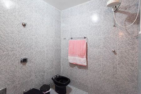 Casa à venda com 300m², 5 quartos e 4 vagas Casa à venda com 300m², 5 quartos e 4 vagasBanheiro da suíte