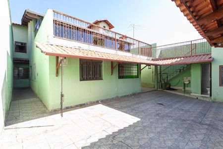 Casa à venda com 300m², 5 quartos e 4 vagas Casa à venda com 300m², 5 quartos e 4 vagasQuintal