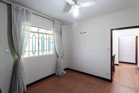 Casa à venda com 300m², 5 quartos e 4 vagas Casa à venda com 300m², 5 quartos e 4 vagasQuarto 3