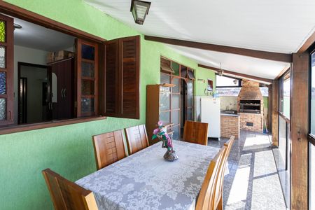 Casa à venda com 300m², 5 quartos e 4 vagas Casa à venda com 300m², 5 quartos e 4 vagasVaranda gourmet
