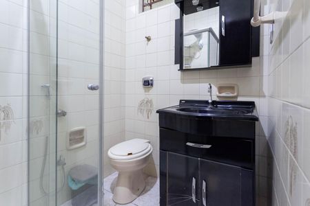 Casa à venda com 300m², 5 quartos e 4 vagas Casa à venda com 300m², 5 quartos e 4 vagasBanheiro social 1