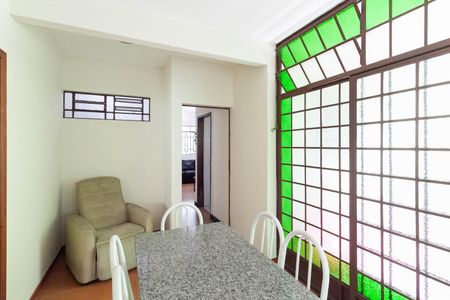 Casa à venda com 300m², 5 quartos e 4 vagas Casa à venda com 300m², 5 quartos e 4 vagasCopa