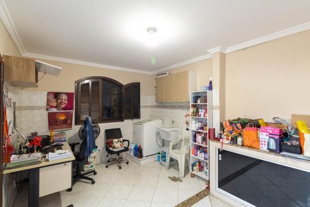 Casa à venda com 128m², 2 quartos e 2 vagas Casa à venda com 128m², 2 quartos e 2 vagasCozinha e Área de Serviço