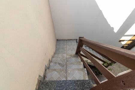 Casa à venda com 128m², 2 quartos e 2 vagas Casa à venda com 128m², 2 quartos e 2 vagasEscada