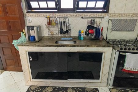 Casa à venda com 128m², 2 quartos e 2 vagas Casa à venda com 128m², 2 quartos e 2 vagasCozinha e Área de Serviço