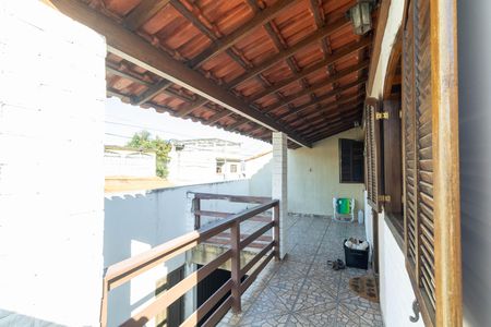 Casa à venda com 128m², 2 quartos e 2 vagas Casa à venda com 128m², 2 quartos e 2 vagasVaranda