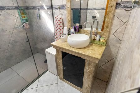 Casa à venda com 128m², 2 quartos e 2 vagas Casa à venda com 128m², 2 quartos e 2 vagasBanheiro