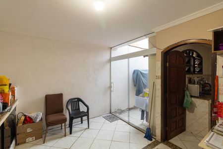 Casa à venda com 128m², 2 quartos e 2 vagas Casa à venda com 128m², 2 quartos e 2 vagasCozinha e Área de Serviço